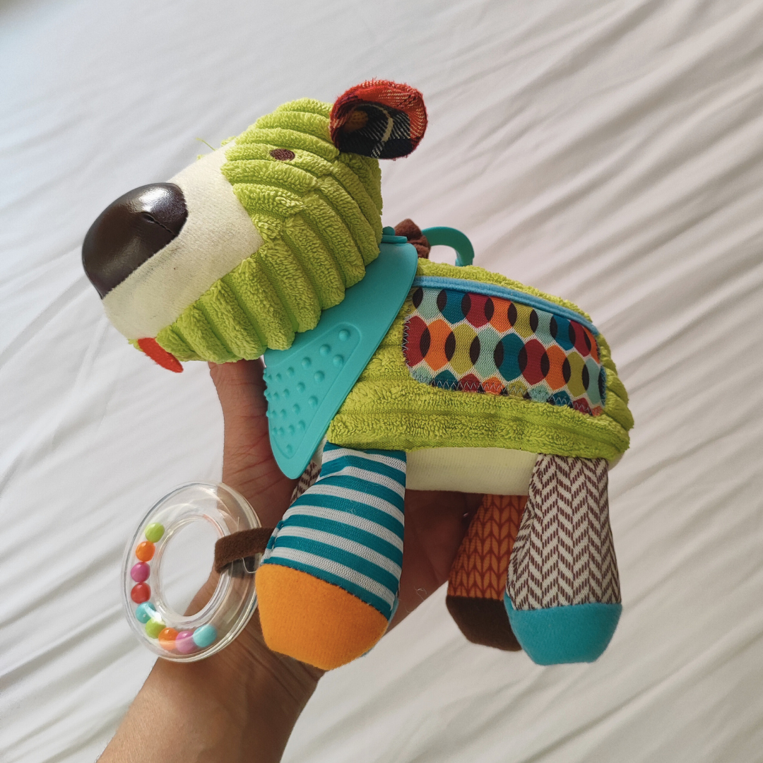 Pelúcia com Chocalho e Mordedor - Peluzoou