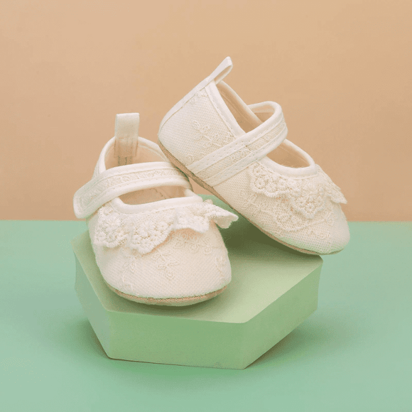 Sapato de Bebê Bordado - Branco Rendado | Bebê Colorido