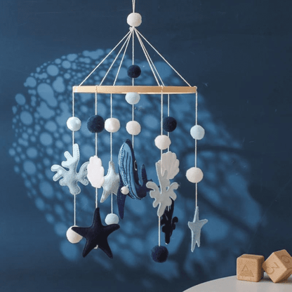 Móbile para Berço Baleia Azul - Decoração para Quarto Bebê de  Madeira | Bebê Colorido